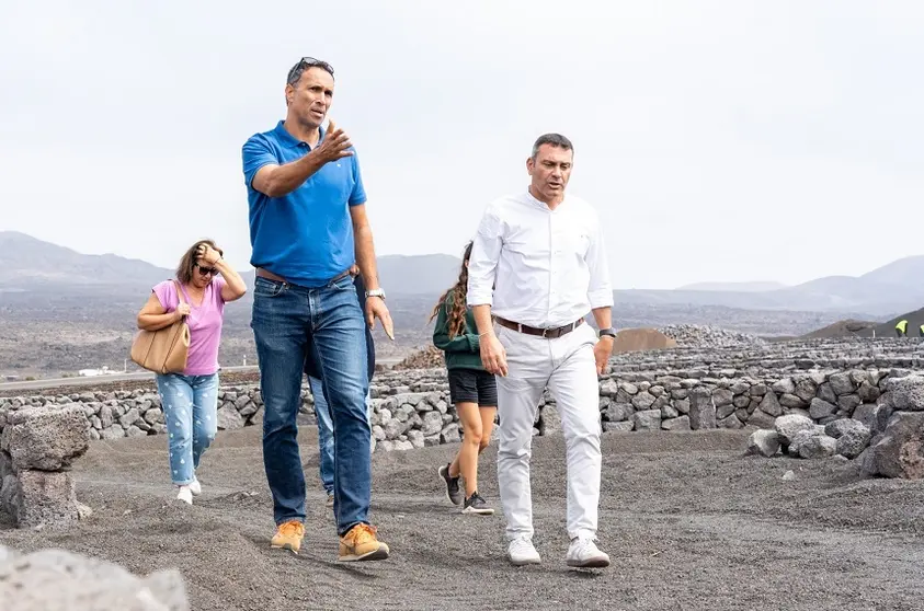 Oswaldo Betancort visitando la finca Melian.