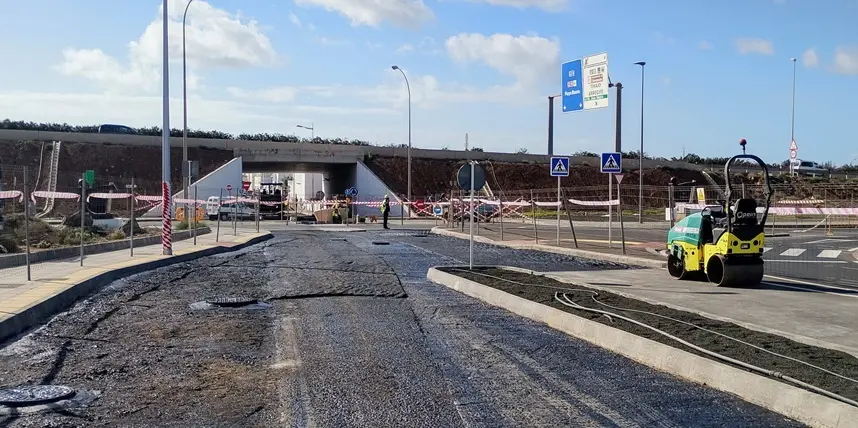 Obras por el Emisario Submarino bajo el Puente de la Circunvalación de Arrecife.