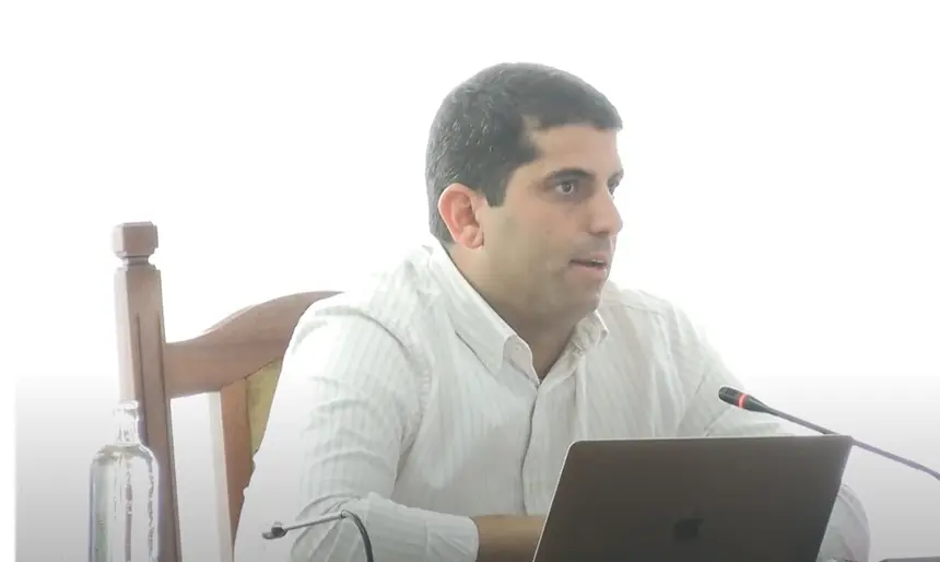 Benjamin Perdomo durante el Pleno del Cabildo de Lanzarote.