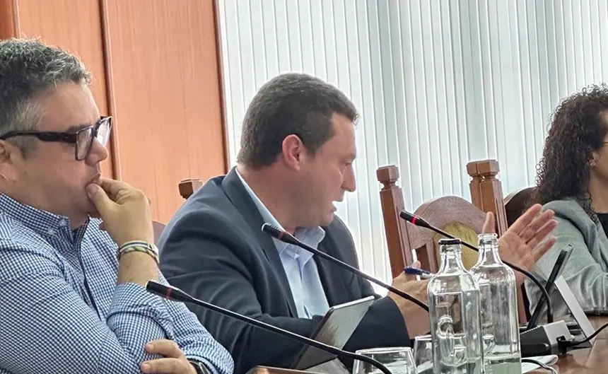 Óscar Noda durante su intervención en el pleno del Cabildo de Lanzarote.