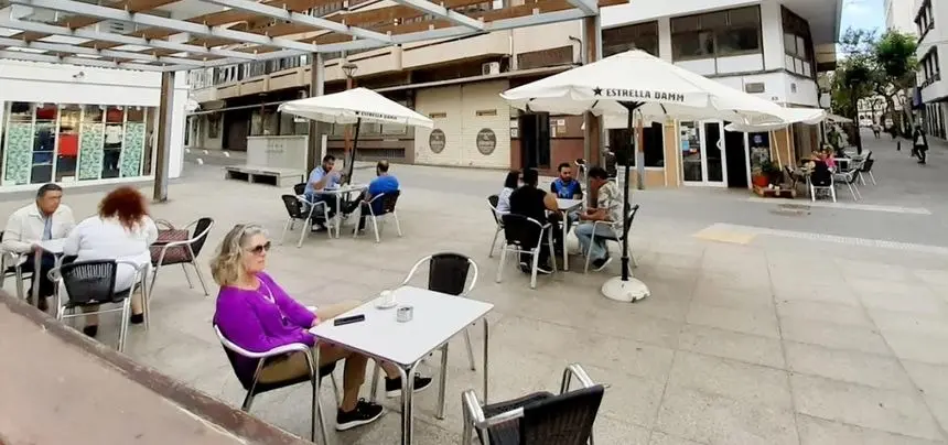 Imagen de archivo de una terraza de hostelería en Arrecife.