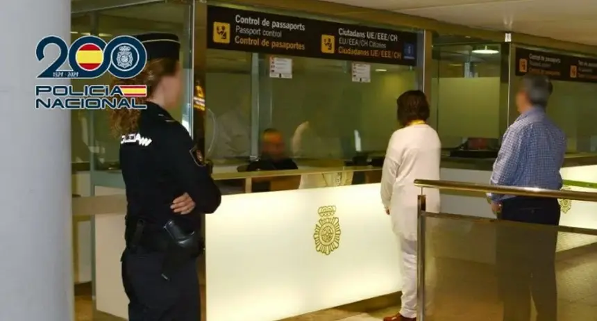 Imagen del control de pasajeros que en Lanzarote ha tenido todo tipo de problemas por la falta de agentes de la Policía Nacional. 