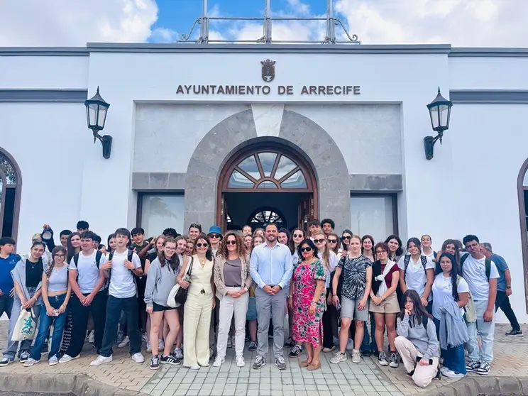 El alcalde de Arrecife, Yonathan de León, recibe hoy a grupos de alumnos del IES Salinas yStädtische Real Schule Roseheim 