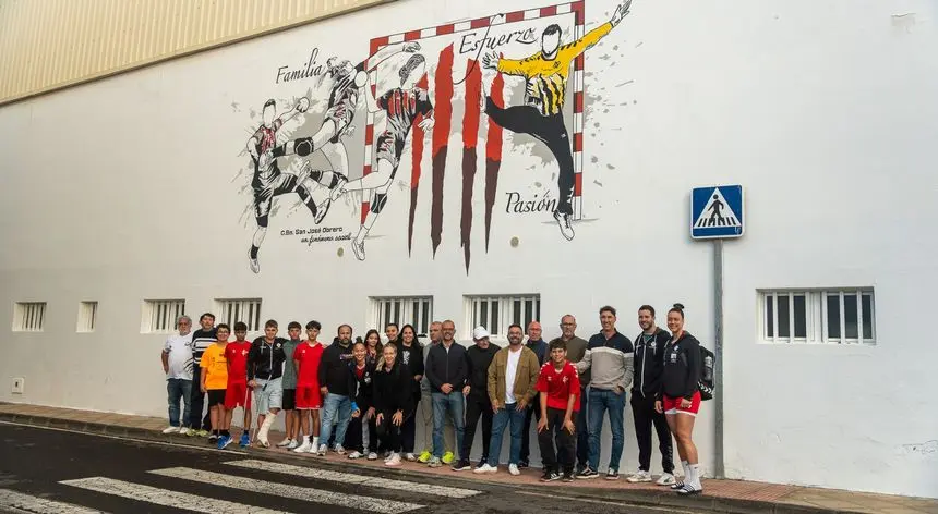 Imagen del precioso mural que se ha creado para homenajear al señero club lanzaroteño