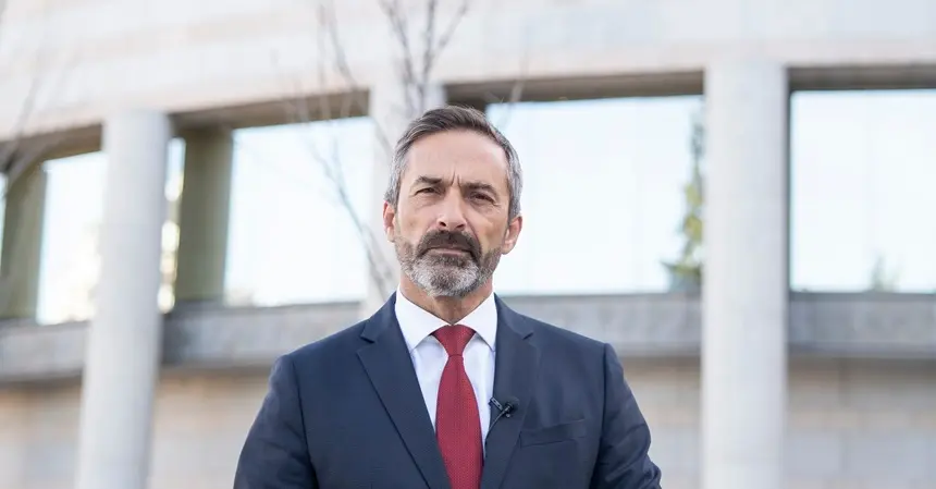 Pedro San Ginés frente al Senado.