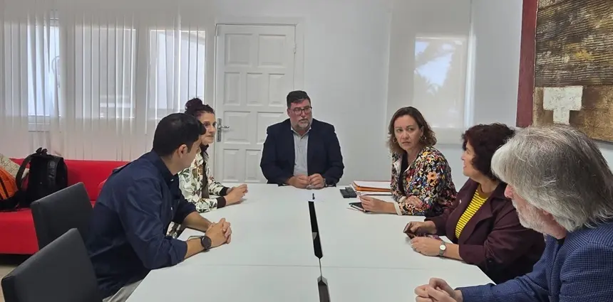 Foto reunión Alcalde San Bartolomé con equipo ULL