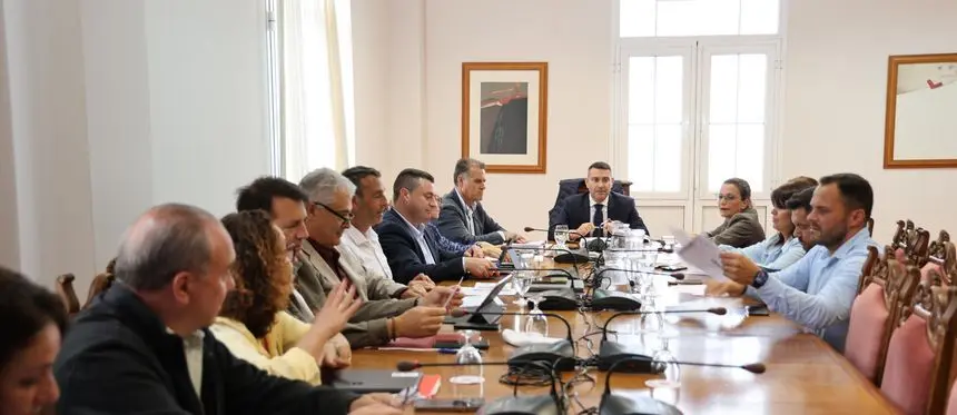 Imagen del encuentro celebrado este jueves por parte de los integrantes del Consorcio del Agua en la sede del Cabildo de Lanzarote