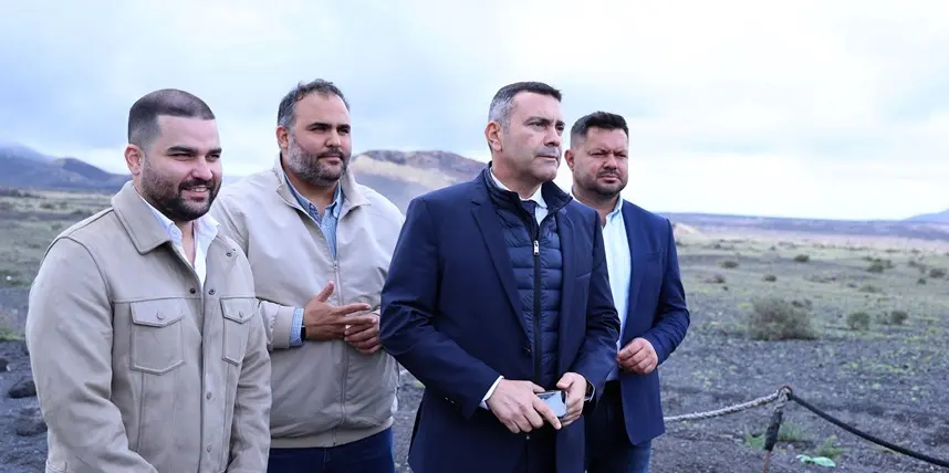 Oswaldo Betancort, Jesús Machín y Samuel Martín en el Volcán del Cuervo.