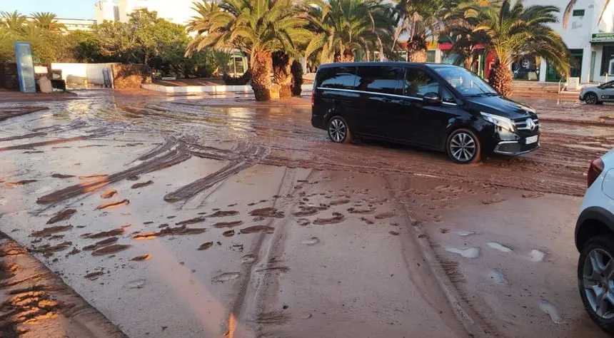 Imagen de una zona llena de barro en Costa Teguise