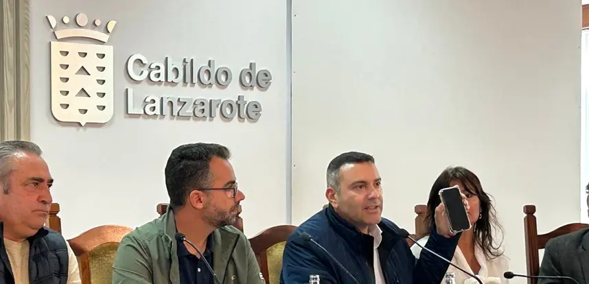 Oswaldo Betancort durante la rueda de prensa junto a Ángel Vázquez, Olivia Duque, Echedey Eugenio y Enrique Espìnosa.