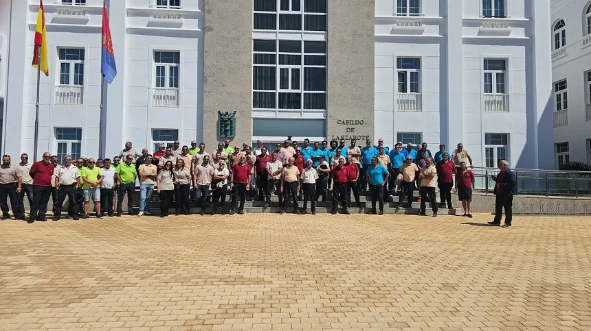 Taxistas frente al Cabildo de Lanzarote.