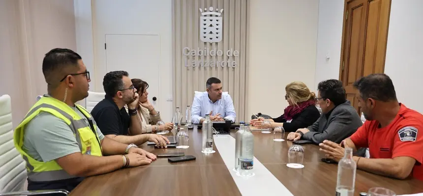 Reunión de Oswaldo Betancort y los ayuntamientos de Arrecife y Teguise con el Consorcio de Seguros.