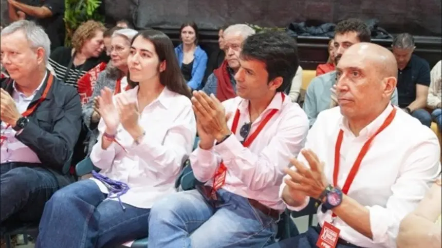 Pedro Viera junto a Marcos Bergaz en el congreso del PSOE.