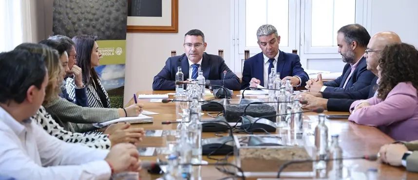 Oswaldo Betancort y Narvay Quintero presidiendo la reunión del comité FAO-SIPAM
