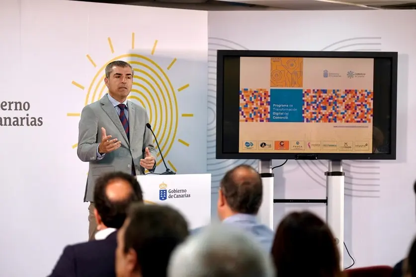Manuel Domínguez en la presentación del programa de Transformación Digital del Comercio.