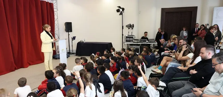Astrid Pérez durante el acto por el día del Libro.