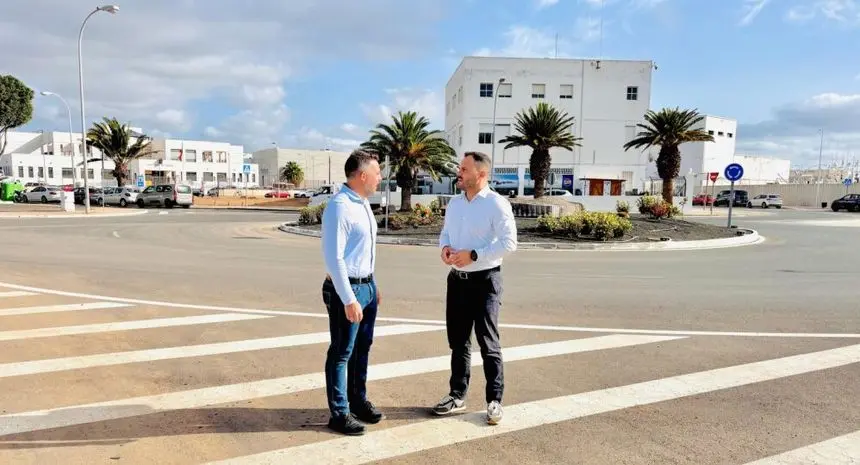 El alcalde de Arrecife con el consejero de Obras Públicas del Cabildo de Lanzarote.