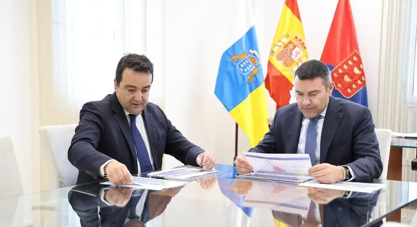 José Valle y Oswaldo Betancort.