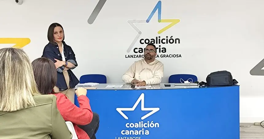 Migdalia Machín, secretaria insular, y Echedey Eugenio, secretario de Organización, en una reunión anterior.