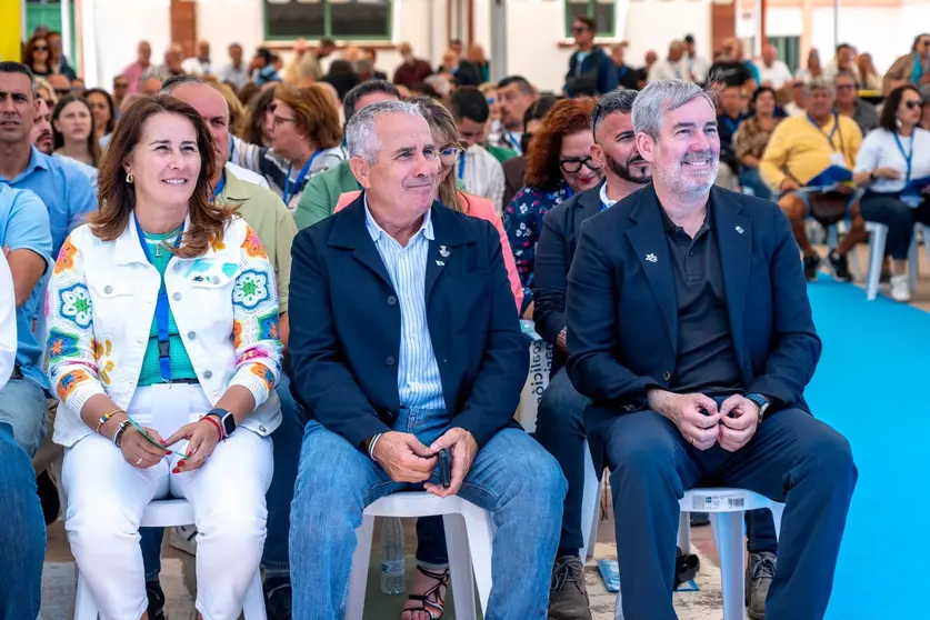 Mario Cabrera junto a Lola García y Fernando Clavijo en el congreso de CC en Fuerteventura
