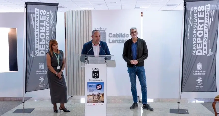 El consejero de Deportes del Cabildo explicando los pormenores de la prueba.
