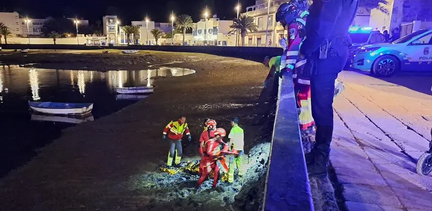 Instante en el que tuvieron que intervenir los bomberos para poder rescatar a la persona herida