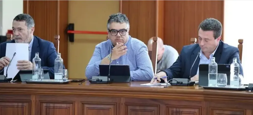 Armando Santana en un pleno del Cabildo.
