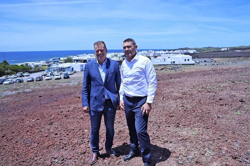 Oswaldo Betancort y Domingo Cejas en su visita a El Golfo.