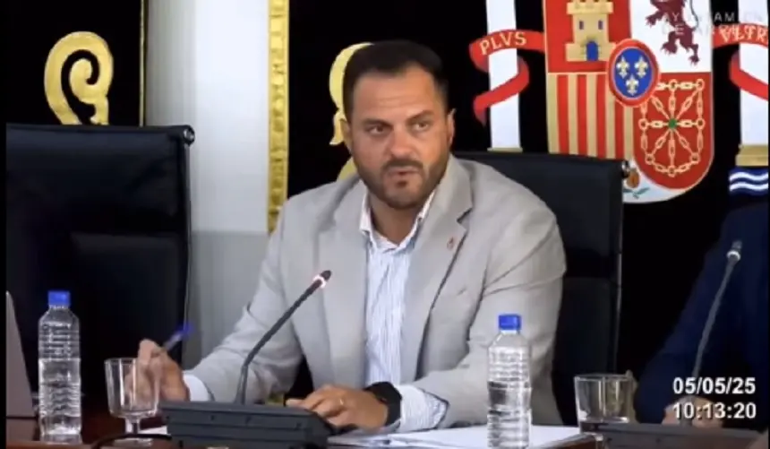 Imagen de la retransmisión por internet del pleno de Arrecife de este lunes. 