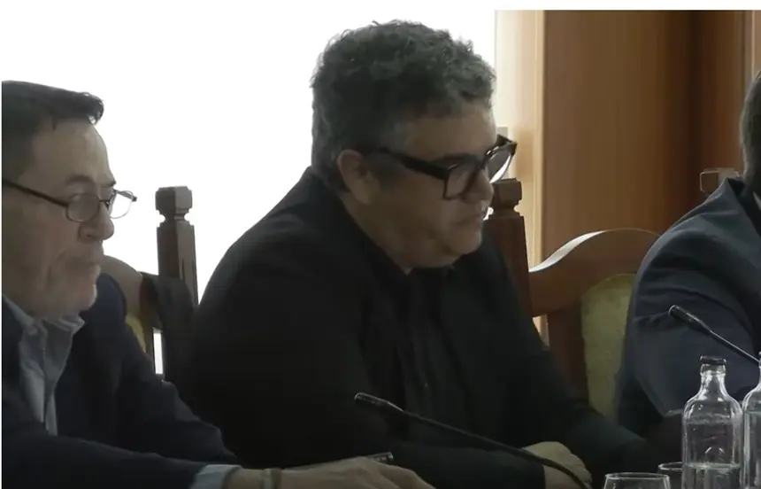 Armando Santana en el pleno del Cabildo de Lanzarote.