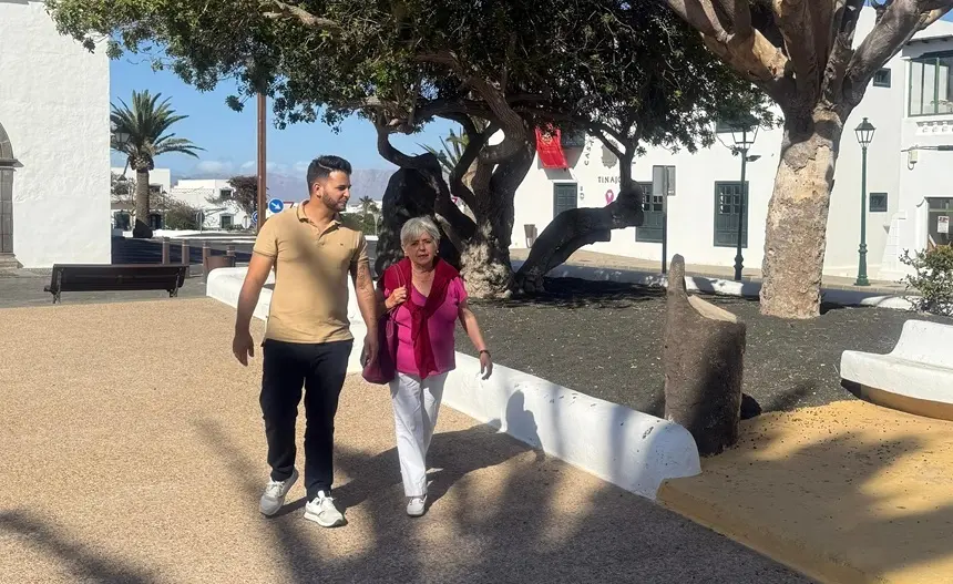 José Pérez junto a Carmen Camiñas.