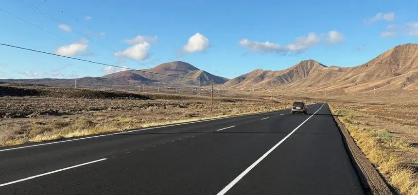 Imagen de la carretera con el nuevo asfalto