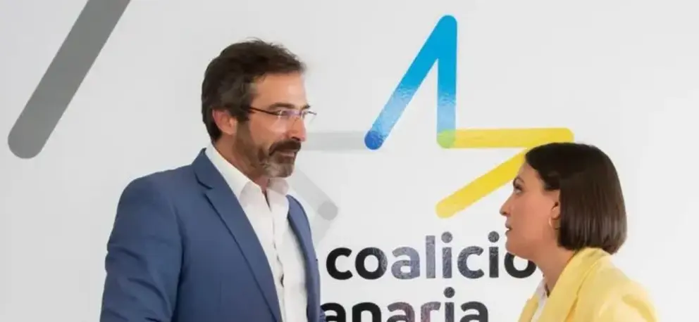 Pedro San Ginés con Migdalia Machín en la sede del partido.