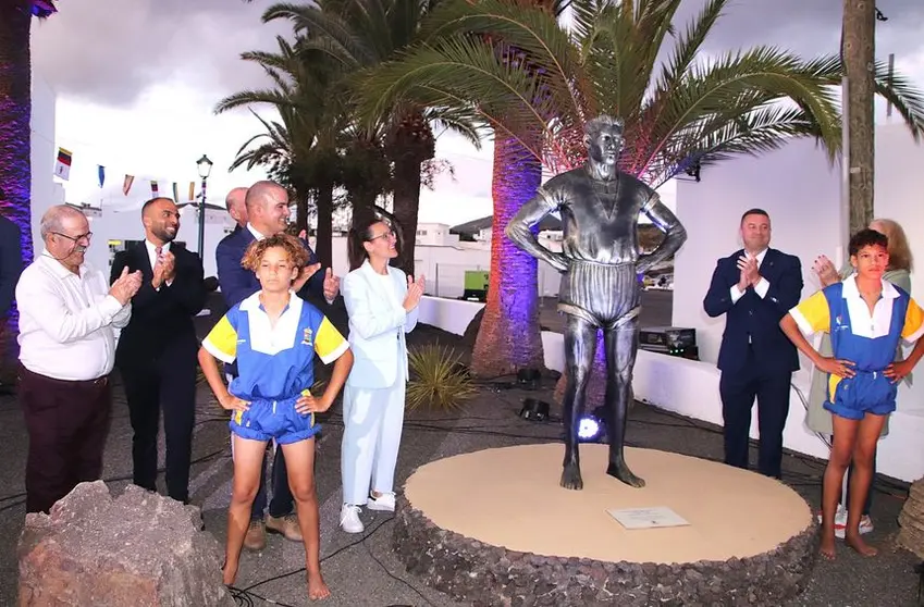 Momento de la inauguración de la preciosa escultura