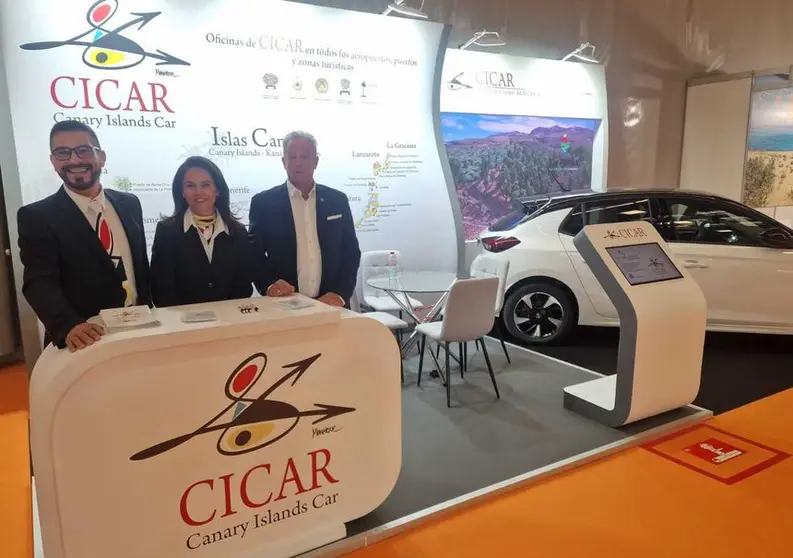 Los representantes de la empresa lanzaroteña durante el desarrollo de la feria