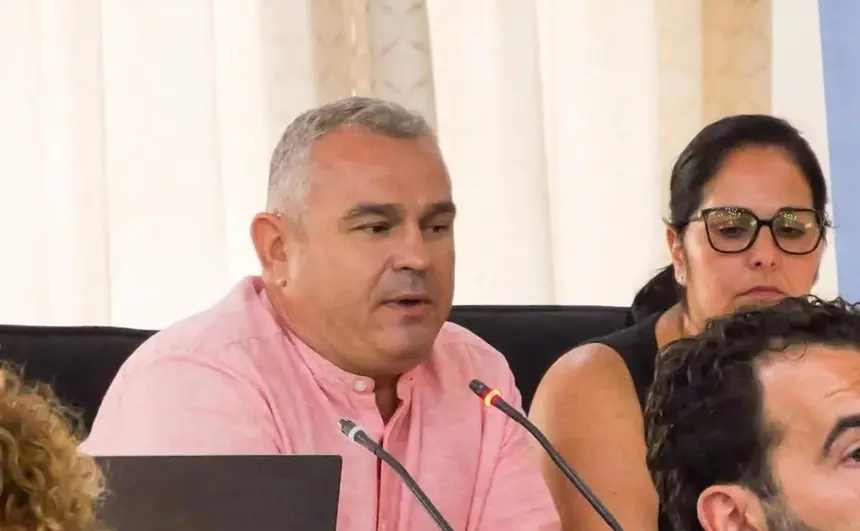 Jacobo Lemes en un pleno del Ayuntamiento de Arrecife.