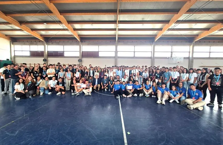 Jóvenes galardonados en la Retotech Endesa 2025.