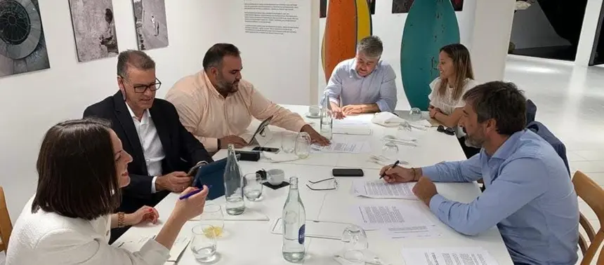 Pedro San Ginés y Samuel Martín junto a sus compañeros durante su etapa como consejeros en el Cabildo de Lanzarote.
