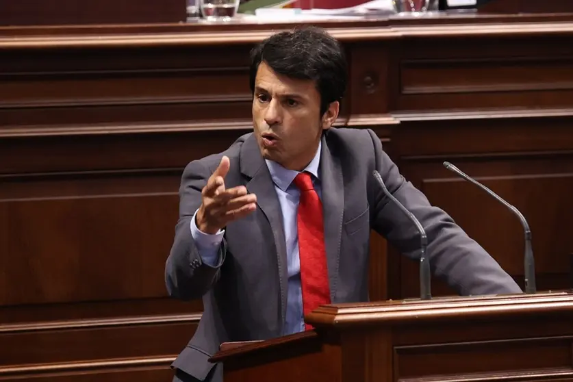 Marcos Bergaz (PSOE) en el Parlamento de Canarias (1)
