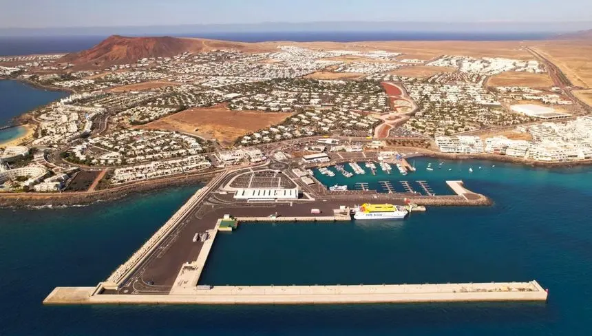 Imagen del nuevo puerto de Playa Blanca prácticamente sin uso en estos momentos