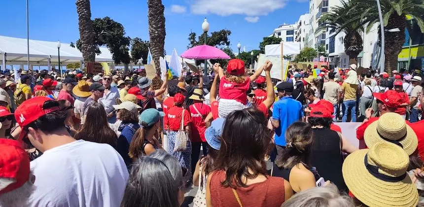 Imagen de la gente que participó en la marcha de este domingo