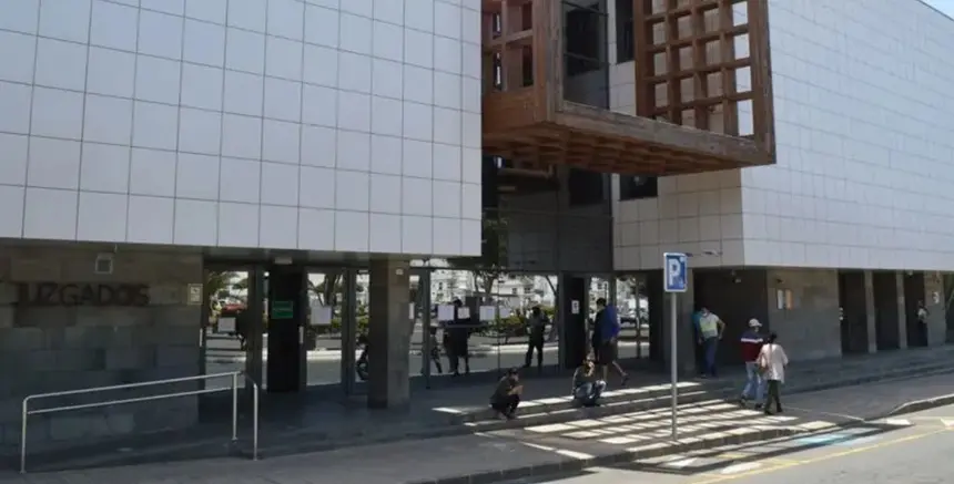 Imagen de entrada de los juzgados de Arrecife.