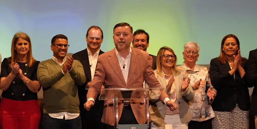 Instante en el que Teodoro Sosa presentaba el proyecto municipalista.