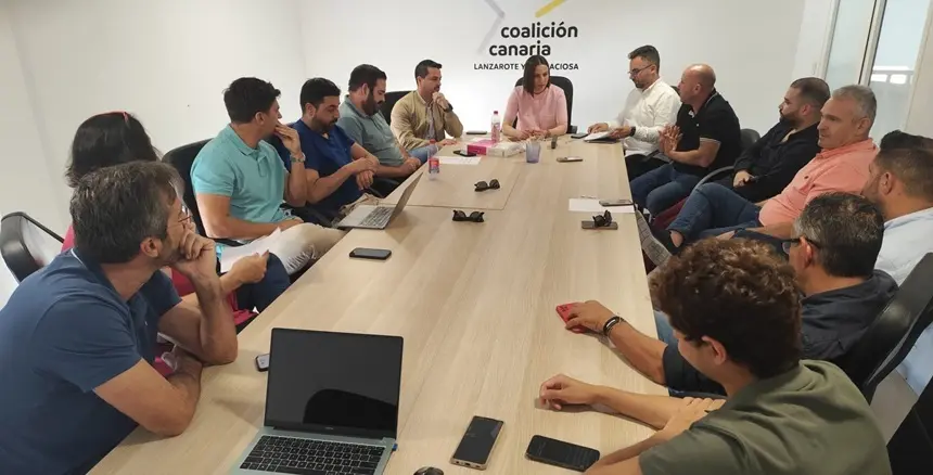 Encuentro entre los componentes de CC en la sede del partido.