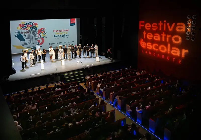 Público asistente disfrutando del festival de Teatro Escolar 2025.