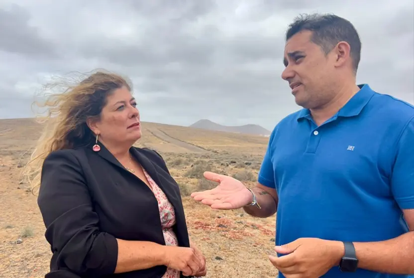 Yoné Caraballo junto a
