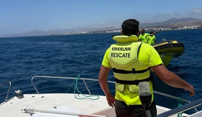 EMERLAN durante las labores de búsqueda en Playa Honda.