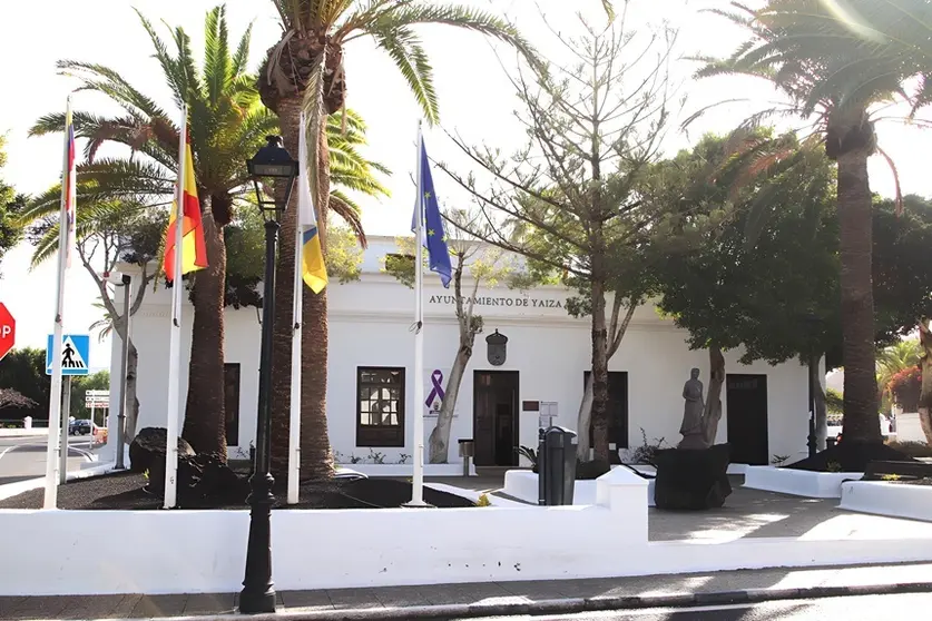 Fachada del Ayuntamiento de Yaiza.