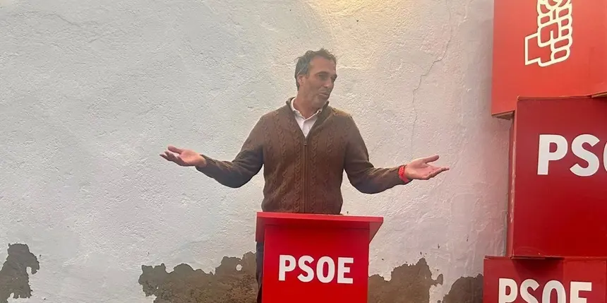 Alfredo Villalba durante su elección como secretario local del PSOE en Haría.
