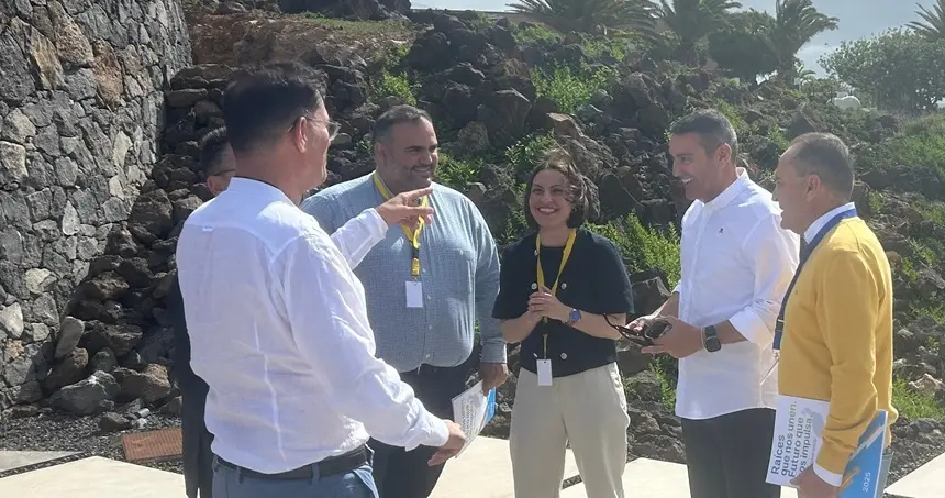 Samuel Martín junto a Oswaldo Betancort, Migdalia Machín, Jesús Machín, Echedey Eugenio y Antonio Callero en los instantes previos al comité insular de CC.